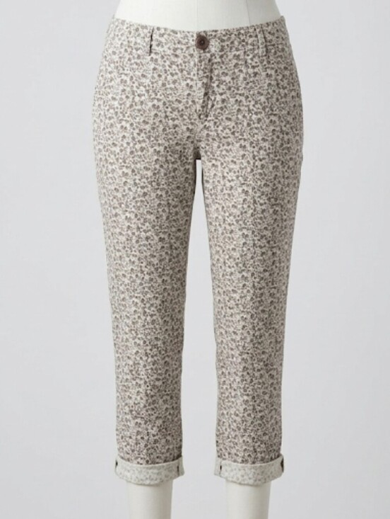 aerie Pants - aerie Capris Floral Print on White Pants Rolled Cuff Women's Size 8/10 Casual